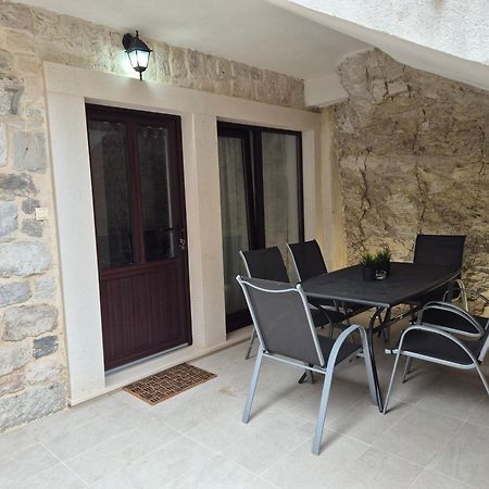 אומיס Apartment Rika מראה חיצוני תמונה
